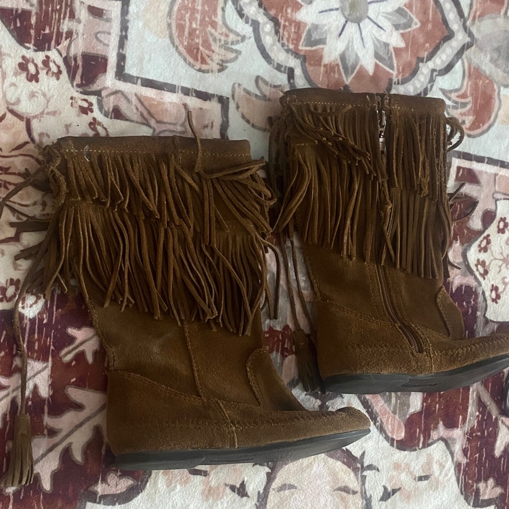 Minnetonka Tan Suede Fringe Boots